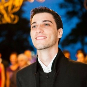 Mauricio Voto - Solopreneur and digital experience builder, passionate about creating AI-powered tools